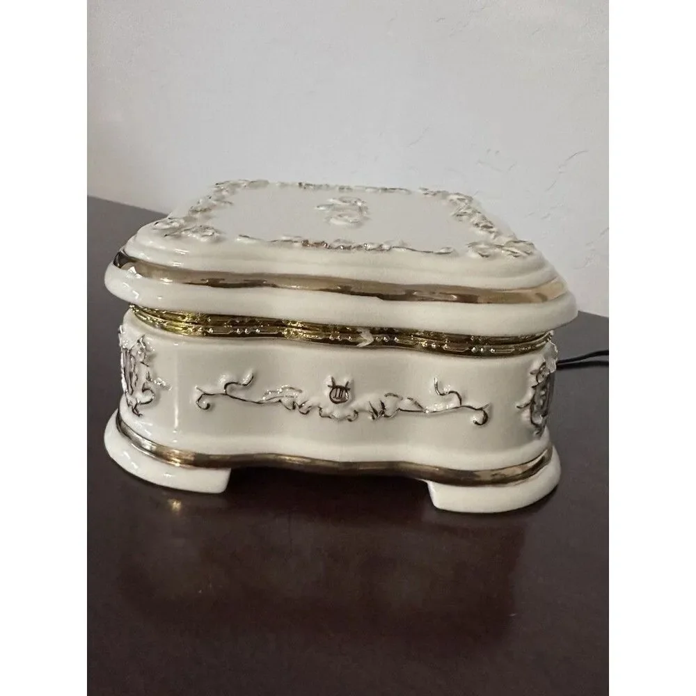 Beautiful Vintage Porcelain Mr. Christmas All-Season Symphonium Music Box Gold